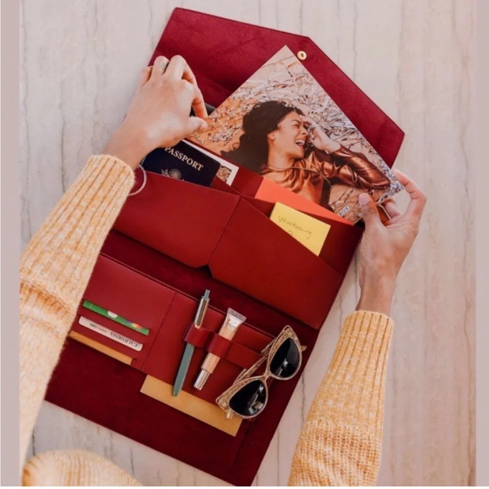NWT Glass Ladder & Co Portfolio Clutch Burgundy Megan Portfolio Clutch
